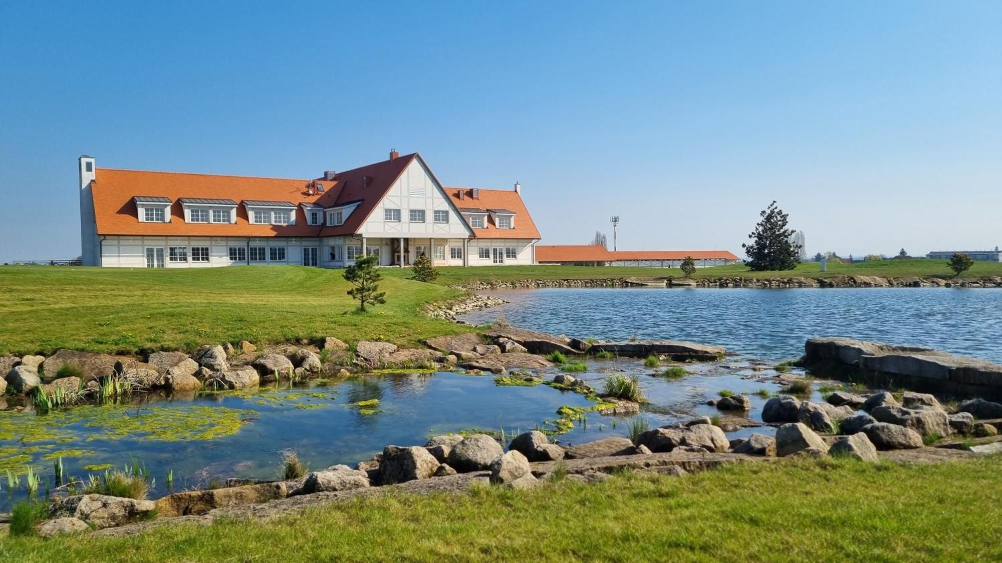 Apartments By Prague City Golf Екстериор снимка